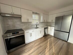 9630 Erie St in Highland, IN - Foto de edificio - Building Photo