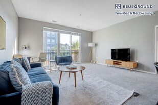 367 Santana Row in San Jose, CA - Building Photo