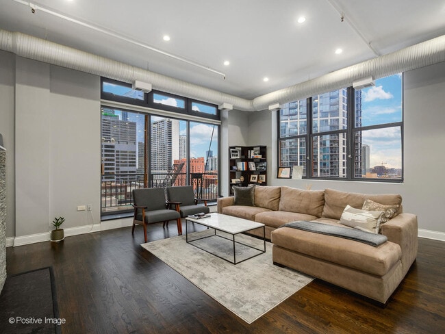 360 W Illinois St in Chicago, IL - Foto de edificio - Building Photo