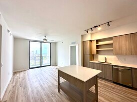 142 SW 5th Ave, Unit A24 in Miami, FL - Building Photo