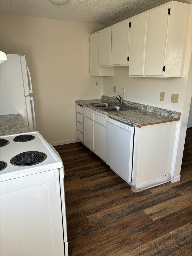 246 NE 3rd St, Unit 246 NE 3rd Unit 4