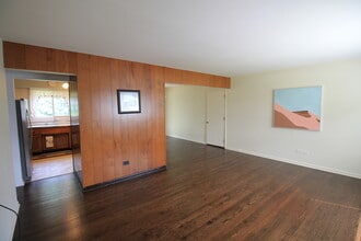 5525 Virginia Ave in Clarendon Hills, IL - Building Photo - Building Photo