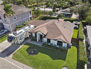 10990 Goodwin St in Bonita Springs, FL - Building Photo - Building Photo