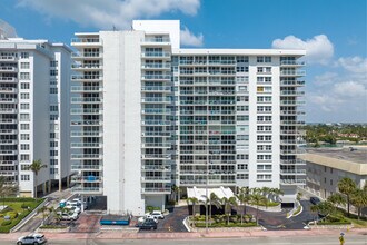 Royal Embassy in Miami Beach, FL - Building Photo - Building Photo