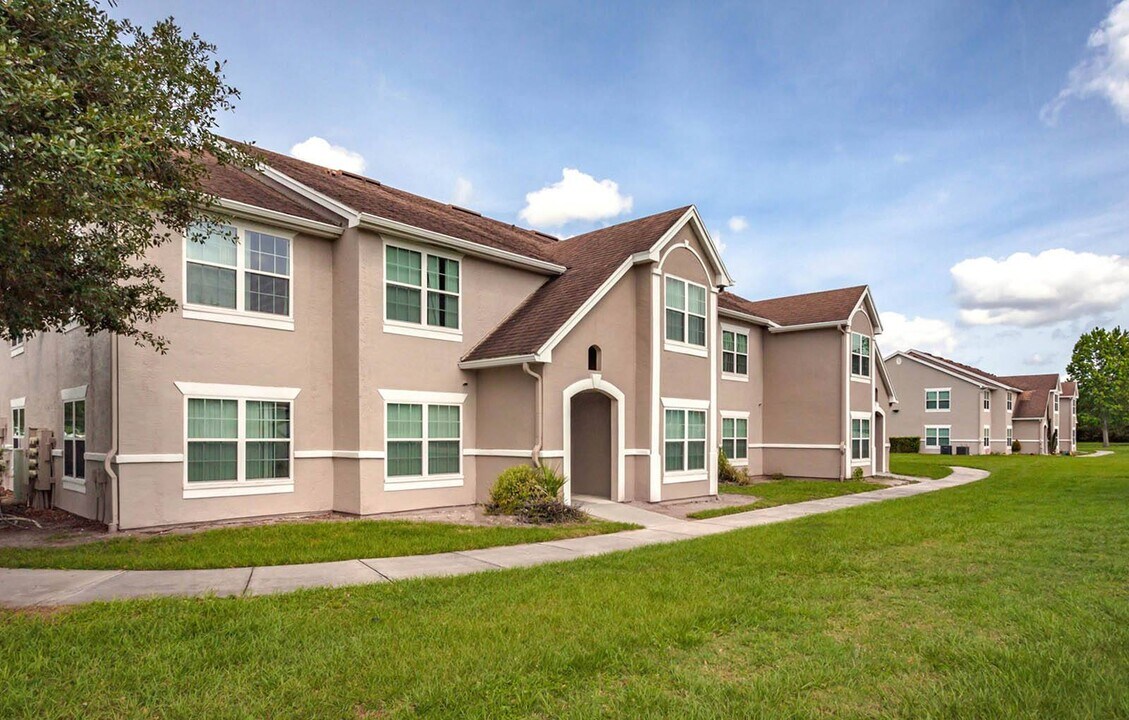 Sawyer Estates in St. Cloud, FL - Building Photo