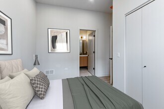 2430 N Lincoln Ave in Chicago, IL - Building Photo - Building Photo