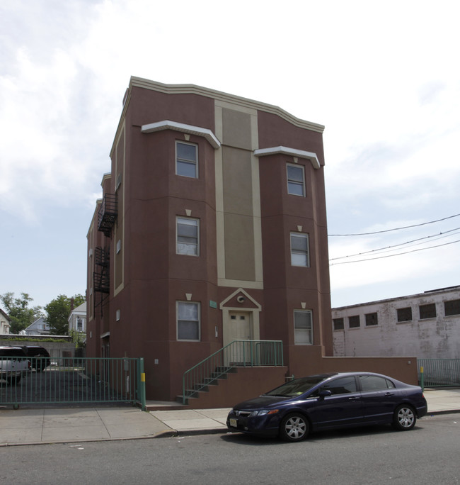 445 E Jersey St in Elizabeth, NJ - Building Photo - Building Photo