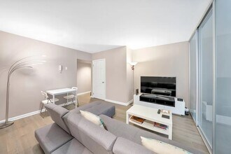 407 Park Ave S in New York, NY - Building Photo - Building Photo