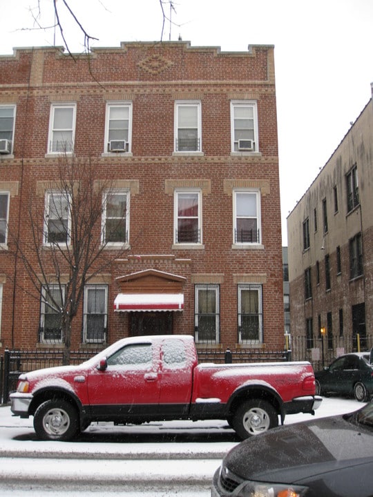 295 Schaefer St in Brooklyn, NY - Foto de edificio