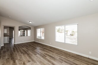 646 Maccabe Ave in Las Vegas, NV - Building Photo - Building Photo