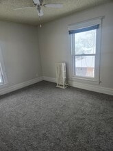 708 E 4th St in Vinton, IA - Foto de edificio - Building Photo