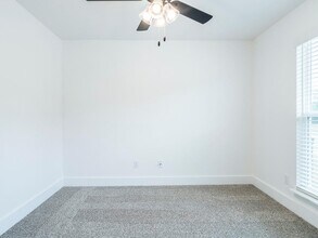 1440 Emmerson St in Centerton, AR - Building Photo - Building Photo