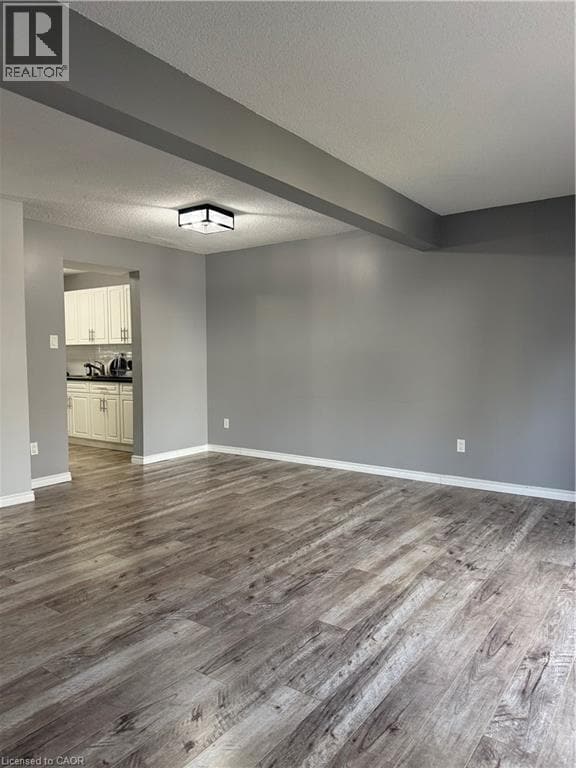 255 Northlake Dr in Waterloo, ON - Building Photo - Building Photo