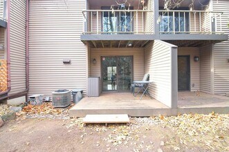 133 Ponwood Cir, Unit 133 in Madison, WI - Foto de edificio - Building Photo