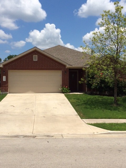 1098 Giberson Way in Buda, TX - Building Photo