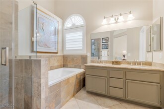 9800 Panorama Cliff Dr in Las Vegas, NV - Building Photo - Building Photo