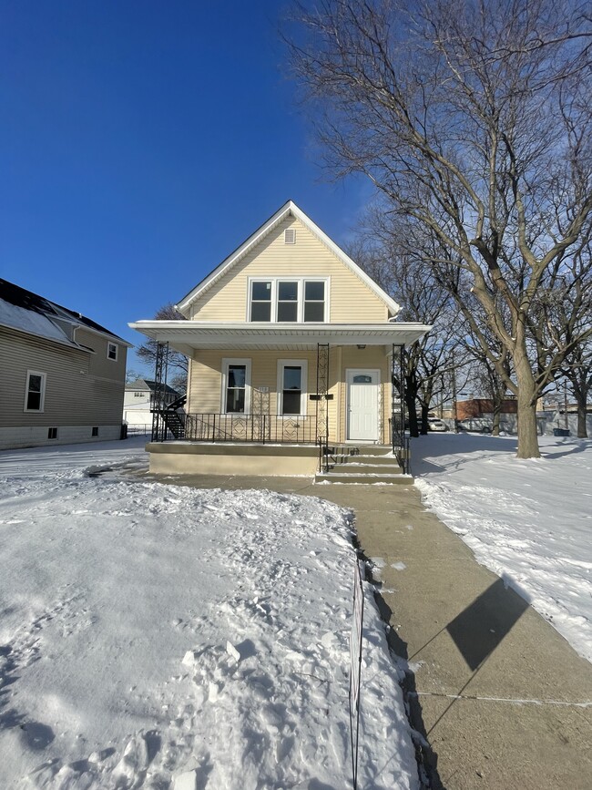 property at 138 N 14th Ave