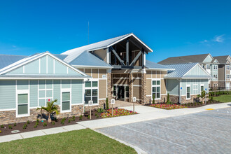 The Carlton at Lake Dexter in Winter Haven, FL - Building Photo - Building Photo