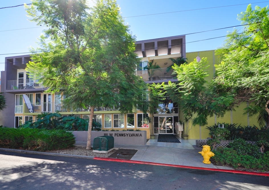 Park East Apartments in San Diego, CA - Foto de edificio