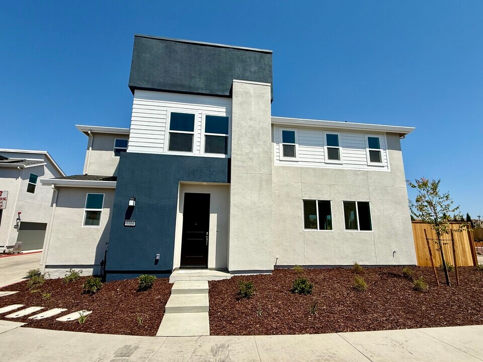 1104 Ashera St in Rocklin, CA - Building Photo
