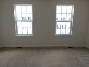 8275 Heritage Crossing Ct in Manassas, VA - Building Photo - Building Photo