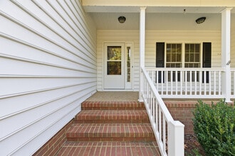 1611 York Rest Ln in Hayes, VA - Building Photo - Building Photo