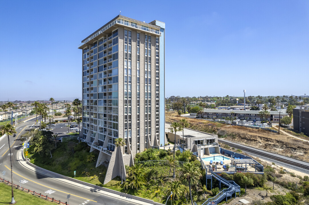 Marina Towers in Oceanside, CA - Building Photo