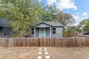 204 Lessin Ln in Austin, TX - Building Photo