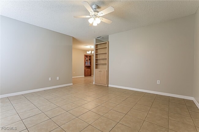 6830 S Biscayne Dr in North Port, FL - Building Photo - Building Photo