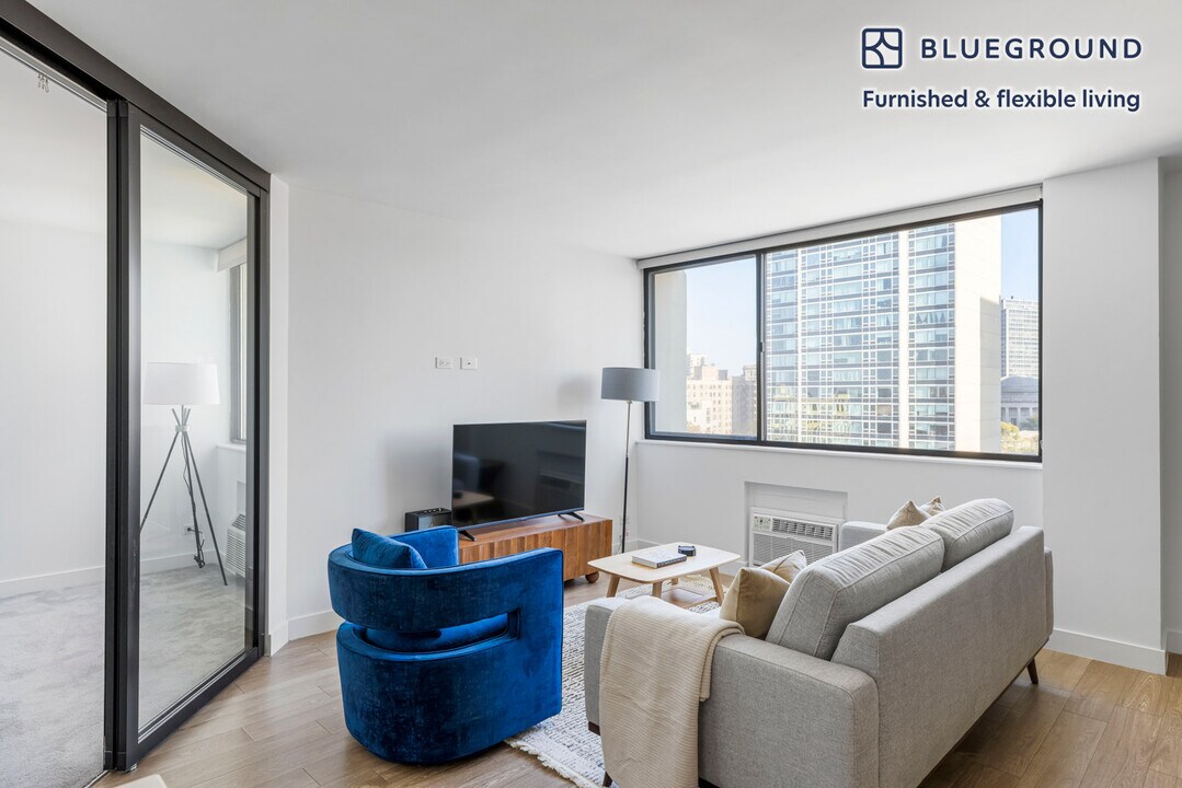 2625 N Clark St in Chicago, IL - Foto de edificio