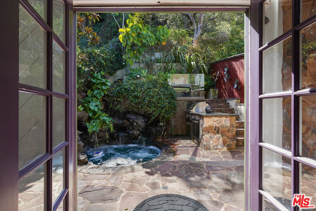 1665 N Beverly Glen Blvd in Los Angeles, CA - Building Photo