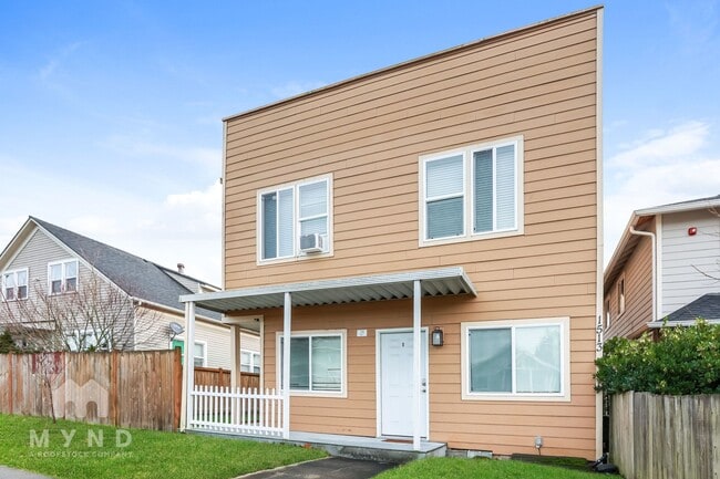 property at 1513 Walnut St