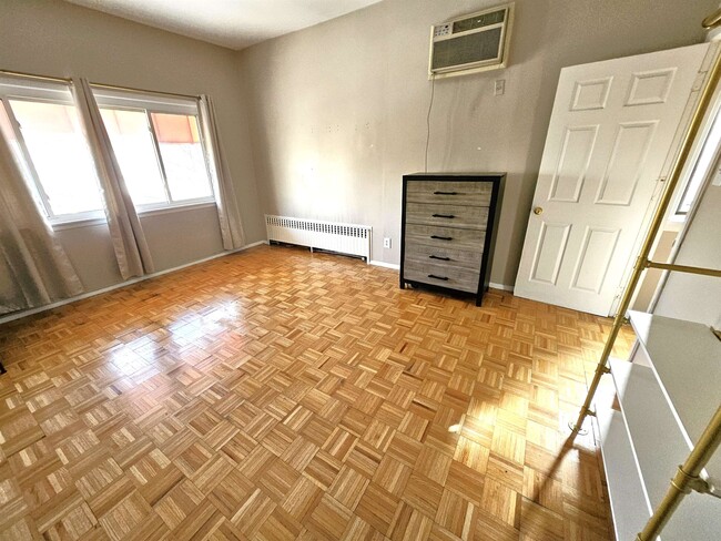1259 Paterson Plank Rd in Secaucus, NJ - Building Photo - Building Photo