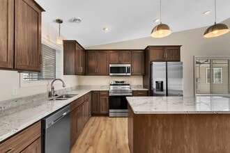 4374 32nd St S in St. Cloud, MN - Building Photo - Building Photo