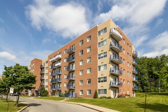 L'Esterel in Pointe-claire, QC - Building Photo - Building Photo