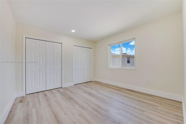 2942 SW 25th St in Miami, FL - Building Photo - Building Photo