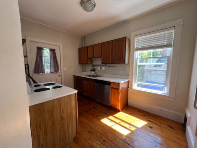 322 Merrimac St in Newburyport, MA - Building Photo - Building Photo