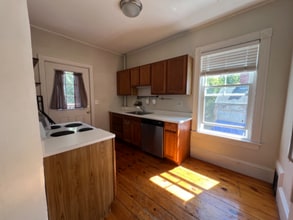 322 Merrimac St in Newburyport, MA - Foto de edificio - Building Photo