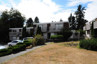 Burien Continental Apartments in Burien, WA - Building Photo - Building Photo