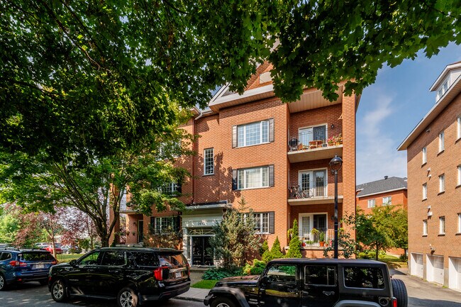 2600 Des Harfangs Rue in St. Laurent, QC - Building Photo - Building Photo