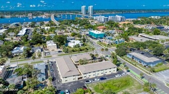 400 Oakridge Blvd in Daytona Beach, FL - Building Photo