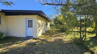 1590 Hurst Pl in Jacksonville, FL - Building Photo - Building Photo