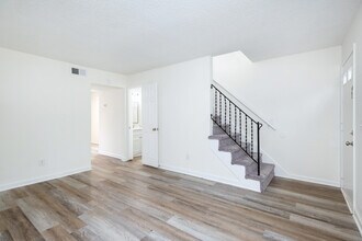 597 Huntington Pky, Unit B in Nashville, TN - Building Photo - Building Photo