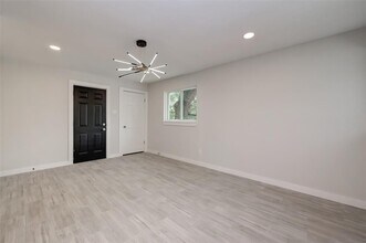 1747 Wroxton Ct in Houston, TX - Building Photo - Building Photo