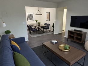 Pine Creek Apartments in Clio, MI - Foto de edificio - Building Photo