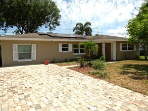 1805 Greenhill Dr in Clearwater, FL - Building Photo - Building Photo