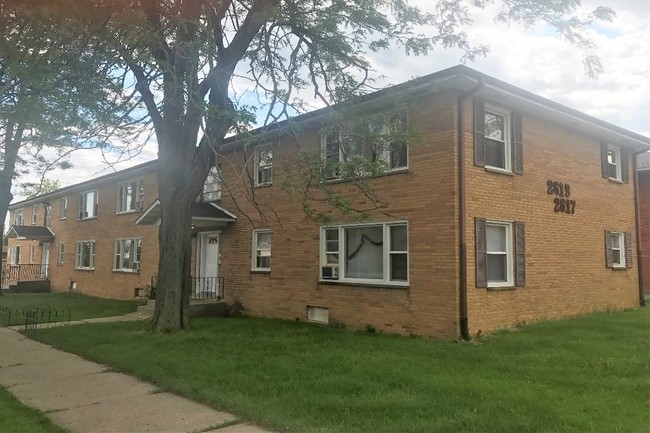 2617 W Cornelia Ave in Waukegan, IL - Foto de edificio - Building Photo