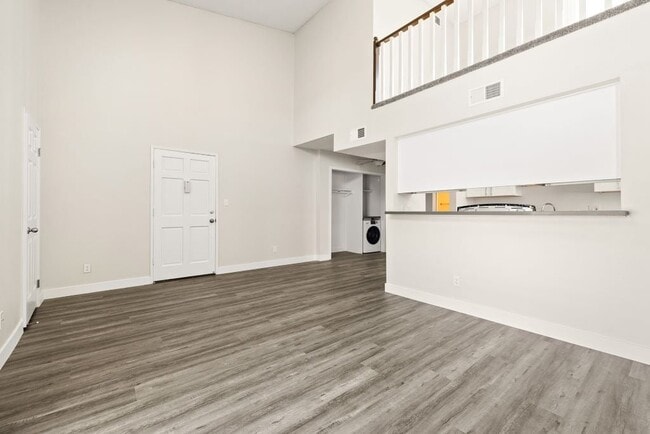 Chatsworth Plaza Apartments in Chatsworth, CA - Building Photo - Building Photo