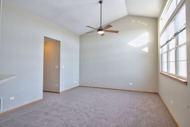 2427 Sheehan Dr in Naperville, IL - Building Photo - Building Photo