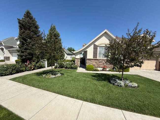 1362 W Renaissance Pl in Pleasant Grove, UT - Building Photo - Building Photo